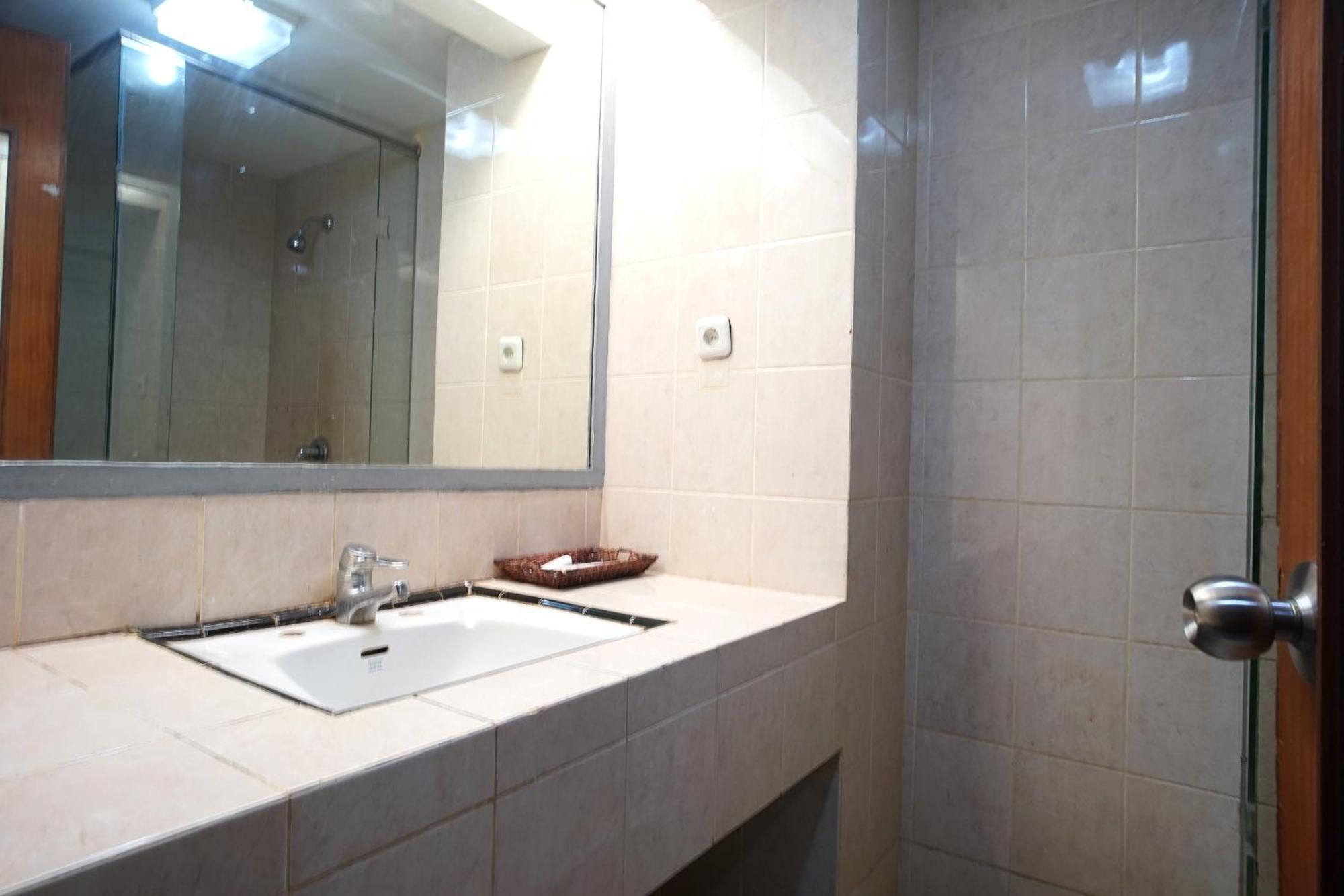 Collection O 1963 Hotel The New Benakutai Μπαλικπαπάν Εξωτερικό φωτογραφία